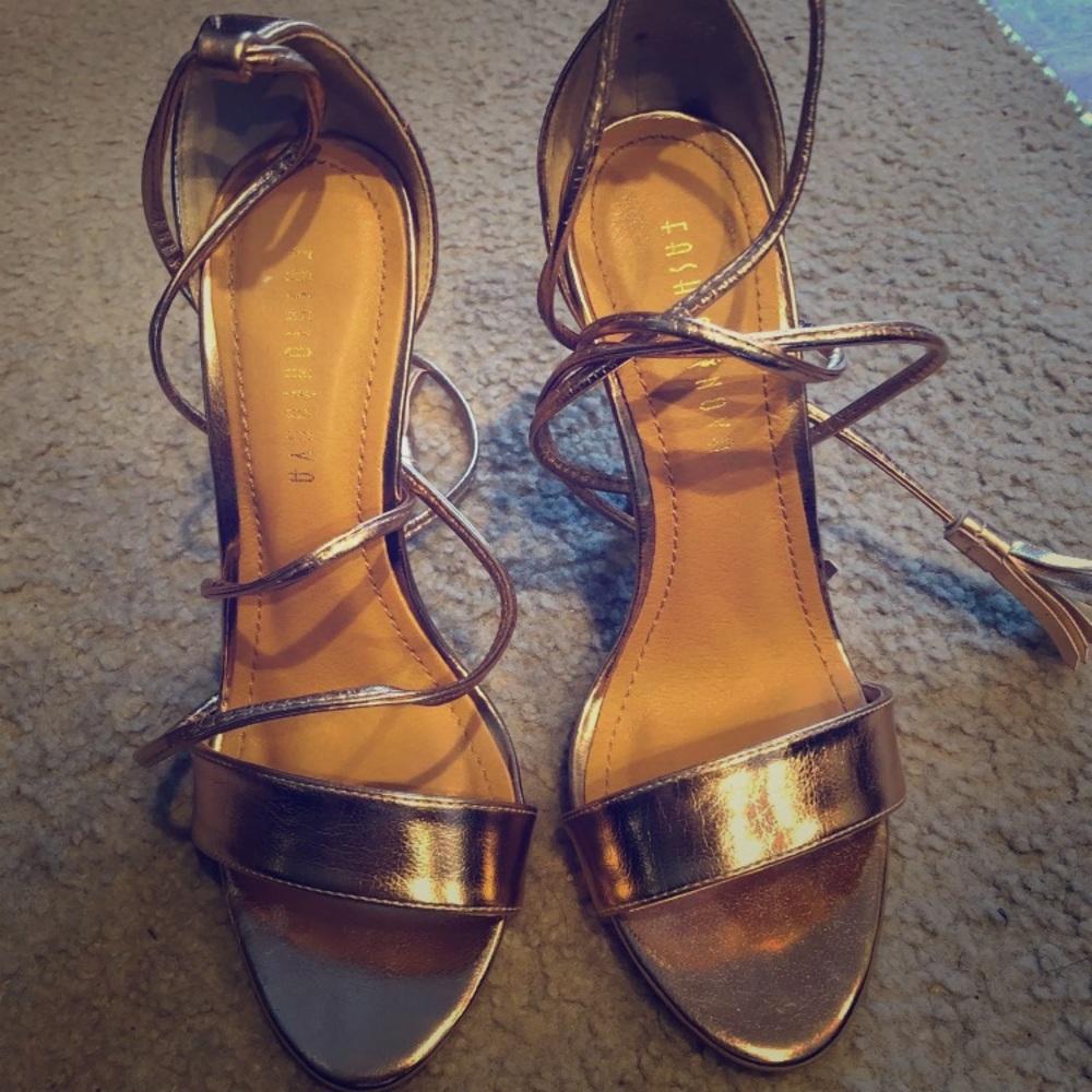 NEW! Fashion Nova Rose Gold Heel